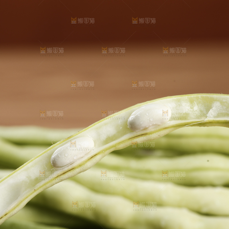 深底上的白芸豆角