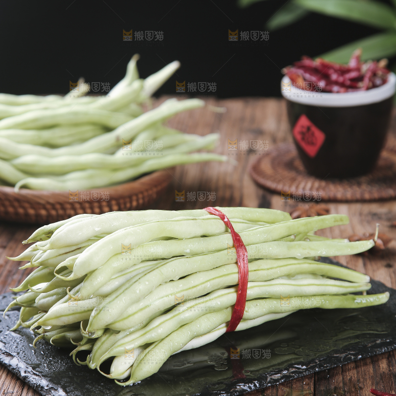 木底上的白芸豆角