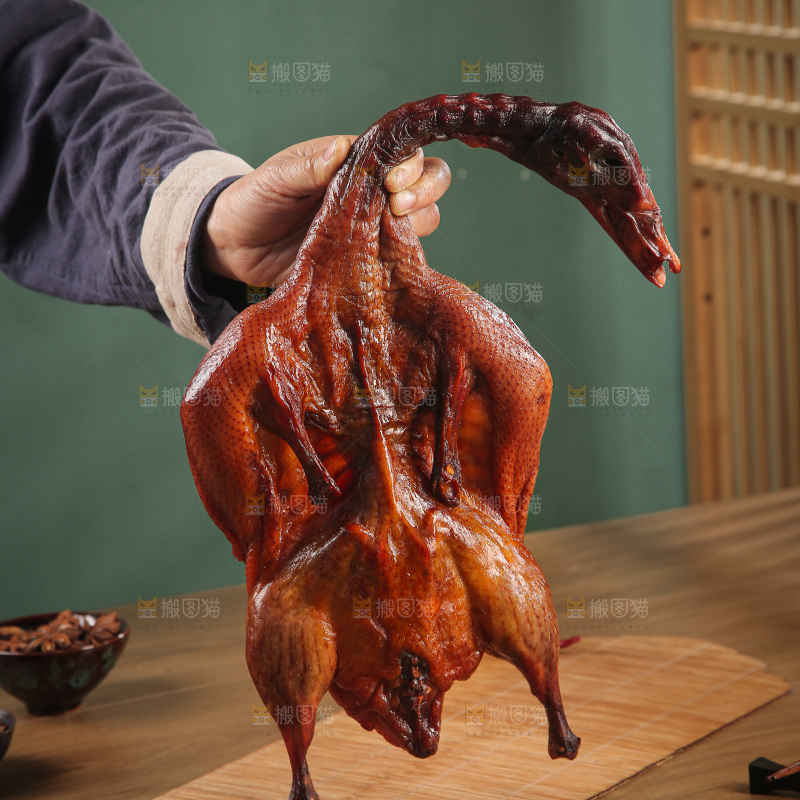 深底上的酱鸭