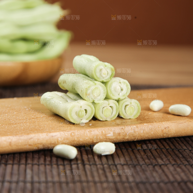 深底上的白芸豆角