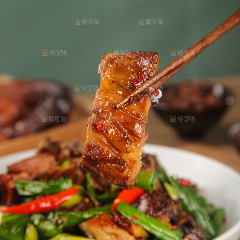 深底上的炒腊鸭
