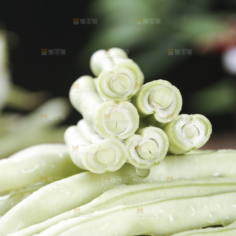 木底上的白芸豆角