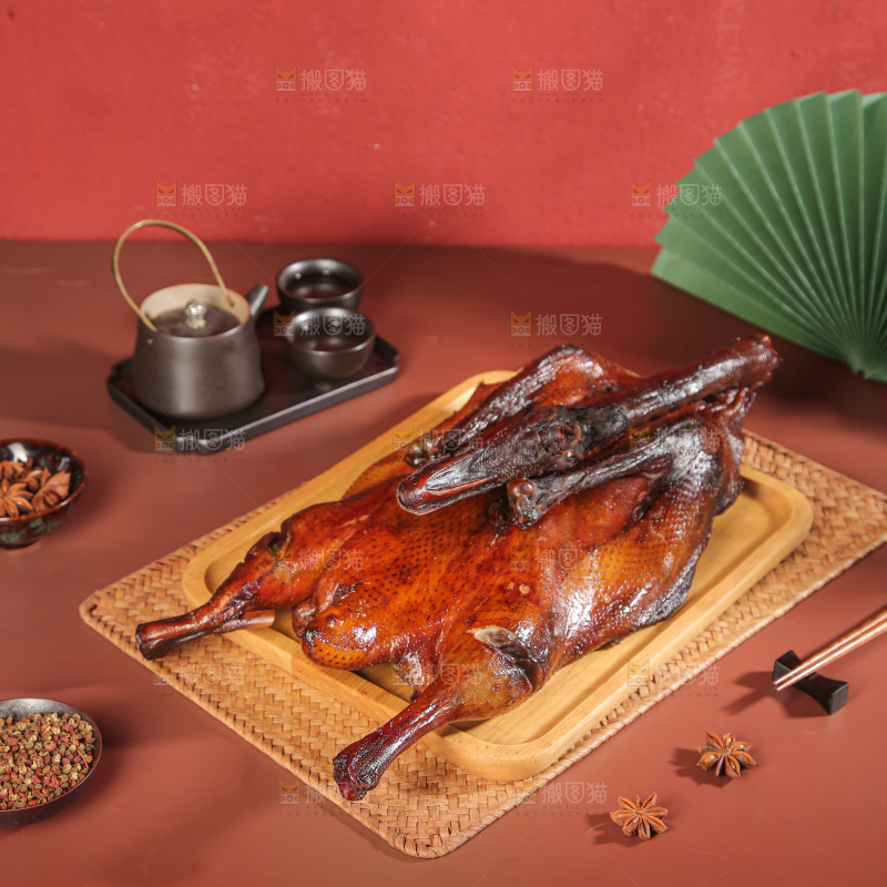 深底上的酱鹅