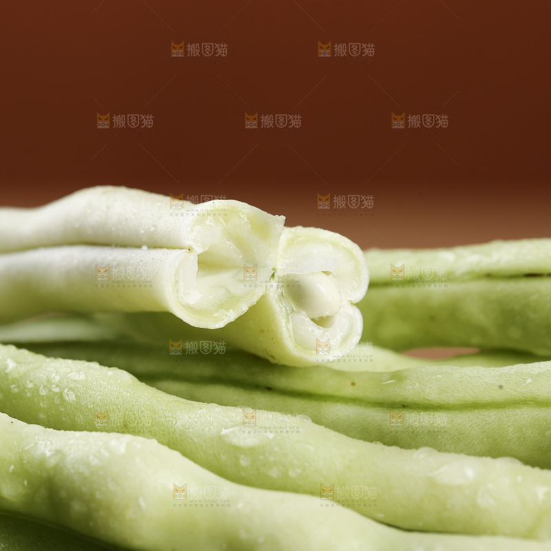 深底上的白芸豆角