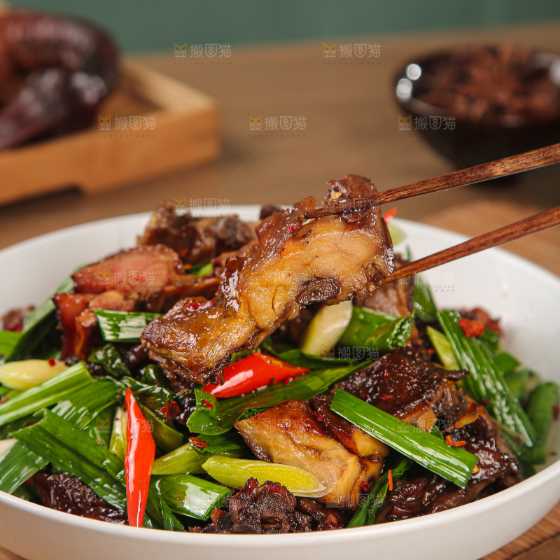 深底上的炒腊鸭