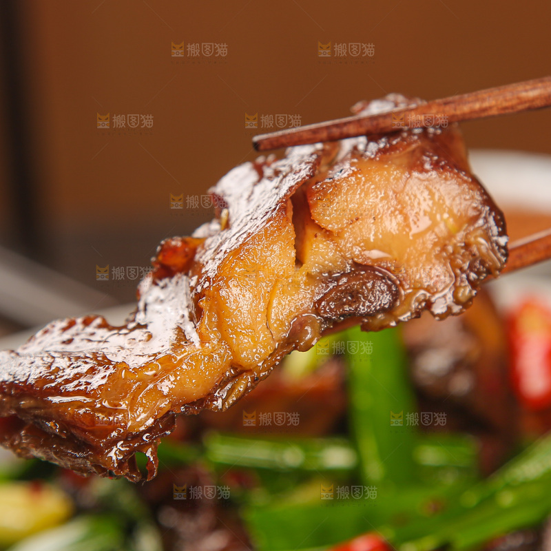 深底上的炒腊鸭
