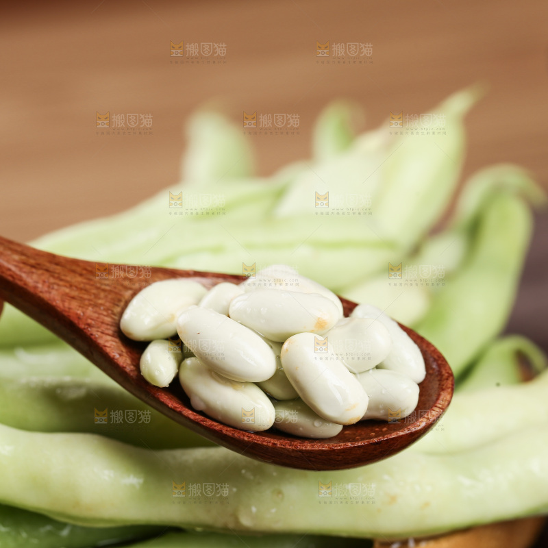 深底上的白芸豆角