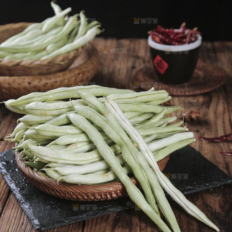 木底上的白芸豆角