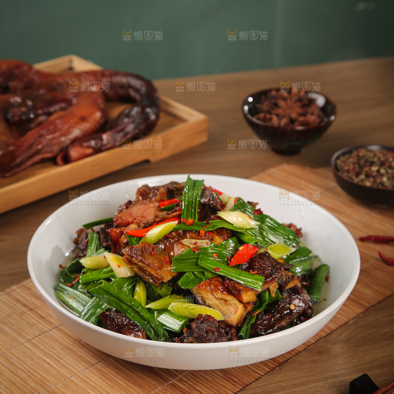 深底上的炒腊鸭