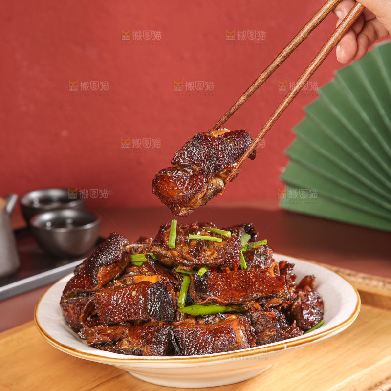 深底上的炒腊鸭