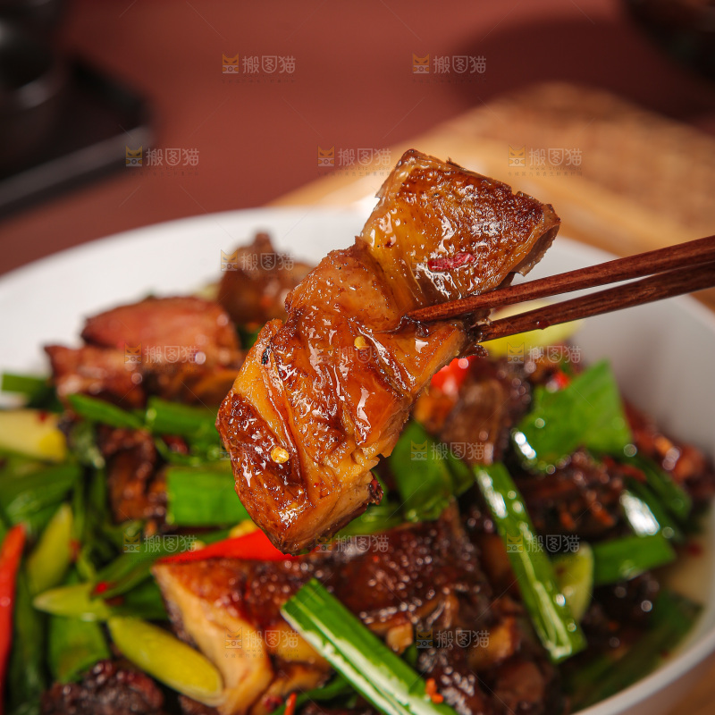 深底上的炒腊鸭
