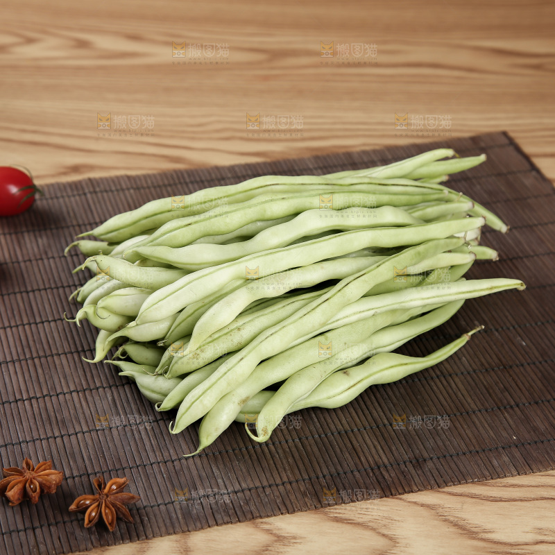 深底上的白芸豆角