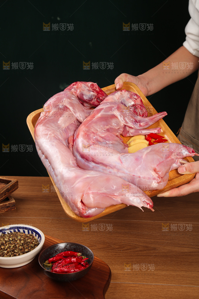深底上的新鲜兔子