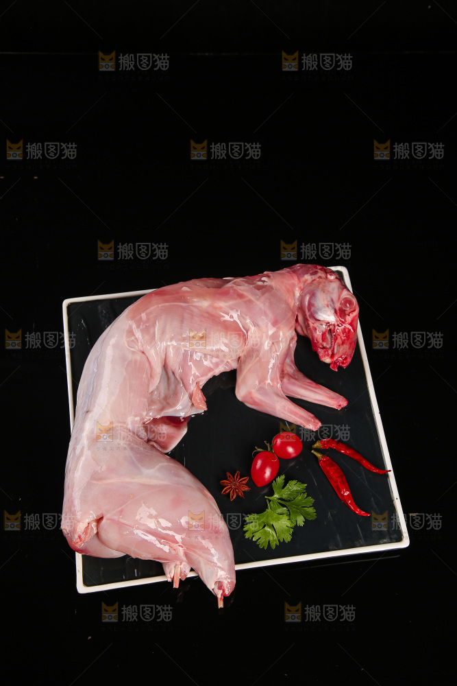 深底上的新鲜兔子