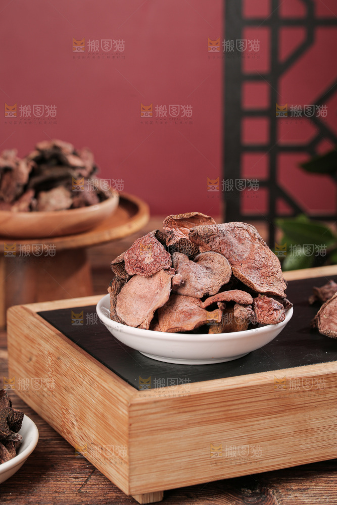 深底上的红乳牛肝菌