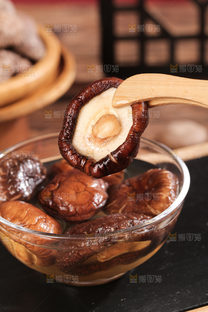 深底上的香菇