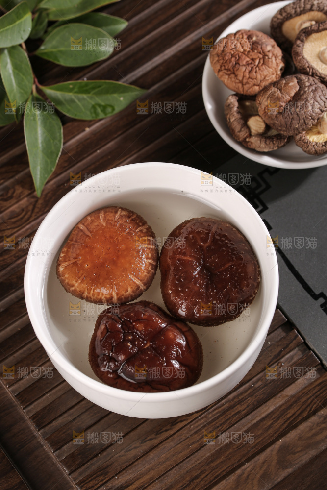 深底上的香菇