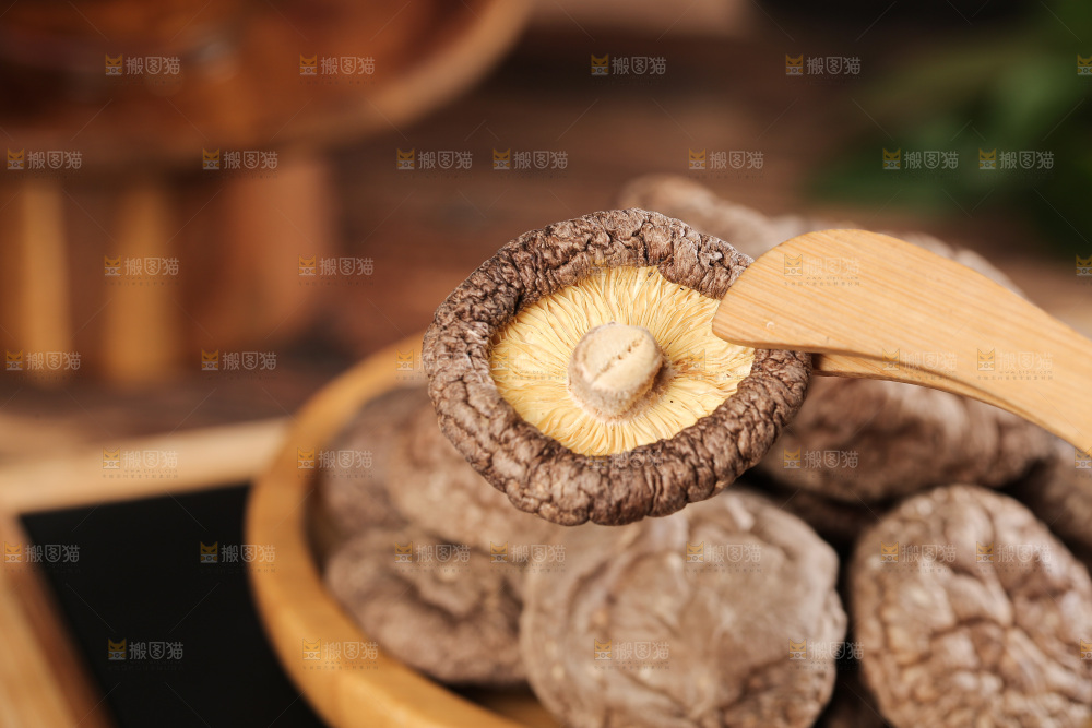 深底上的香菇