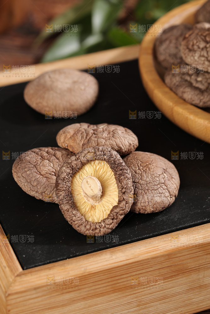 深底上的香菇
