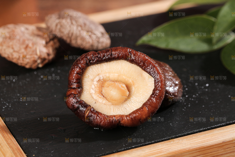 深底上的香菇