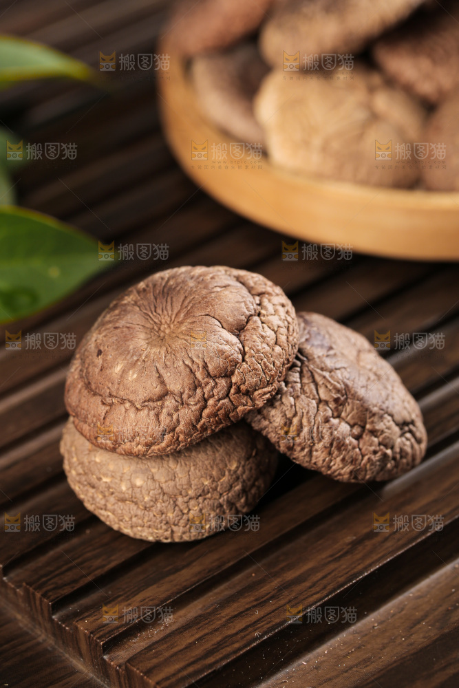 深底上的香菇