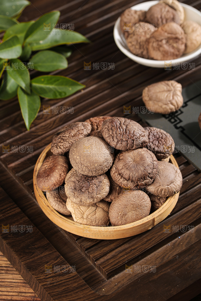 深底上的香菇