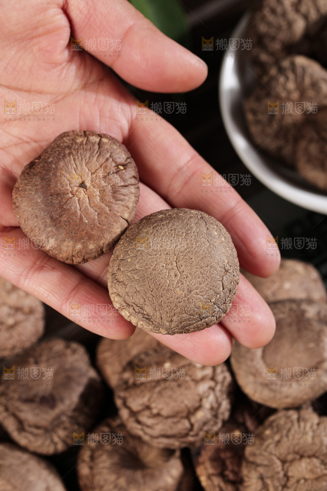 深底上的香菇