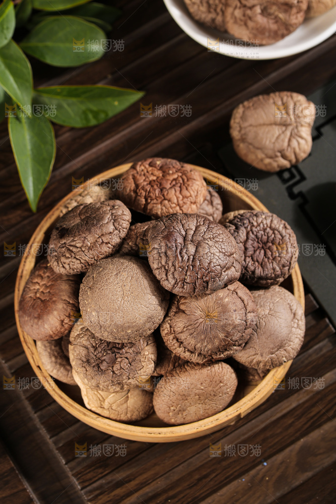 深底上的香菇