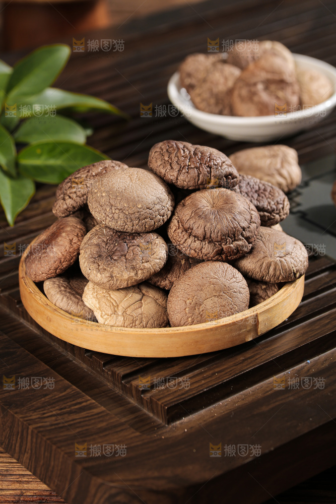 深底上的香菇