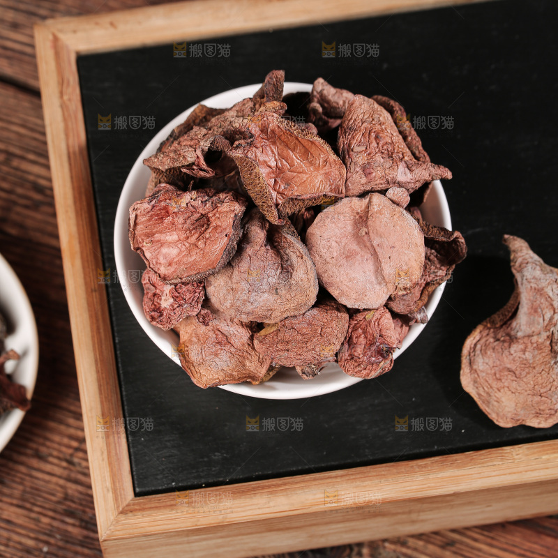 深底上的红乳牛肝菌