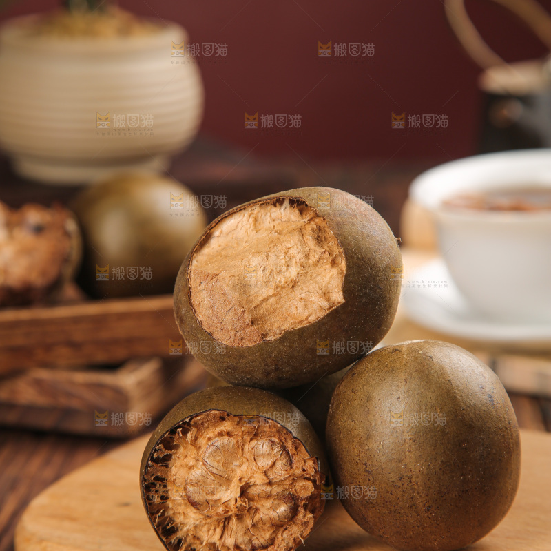 木底上的罗汉果