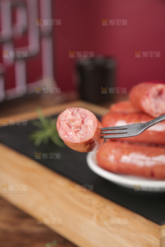深底上的烤肠
