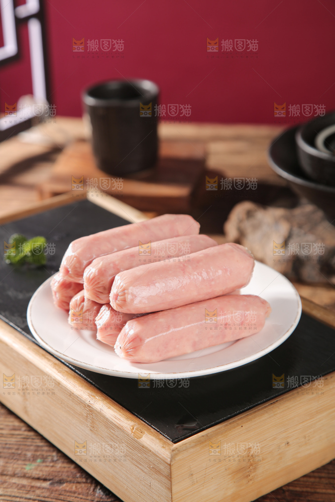 深底上的烤肠