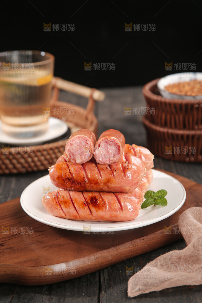 深底上的烤肠