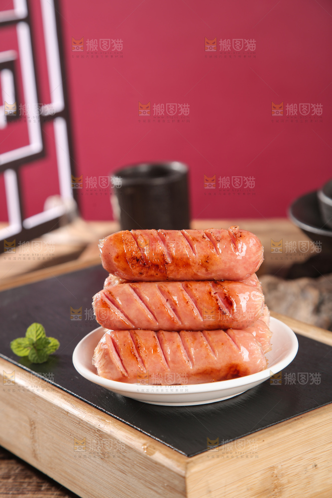深底上的烤肠
