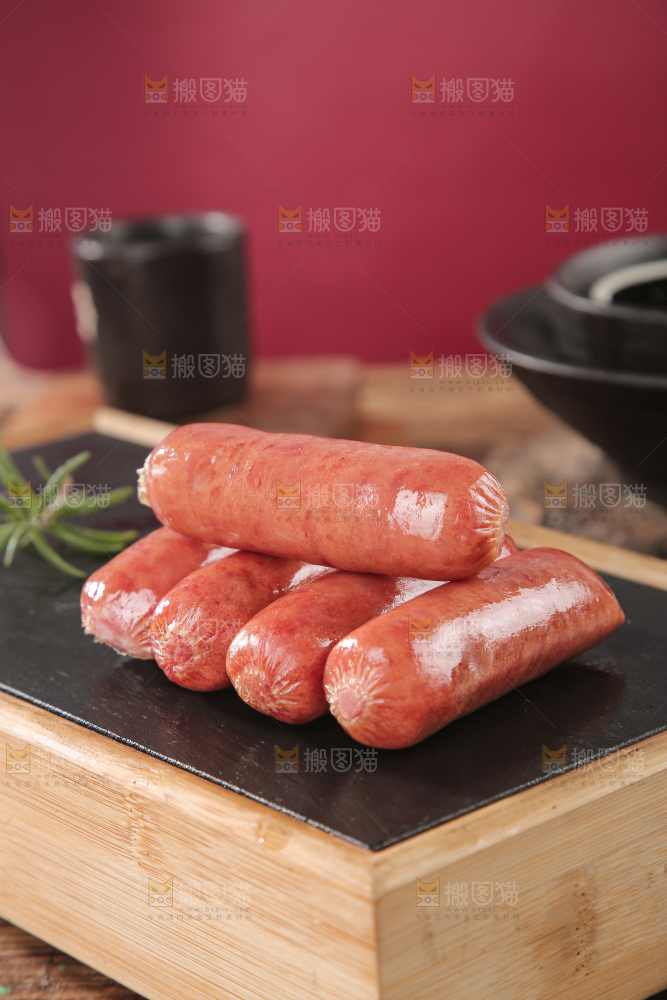 深底上的烤肠