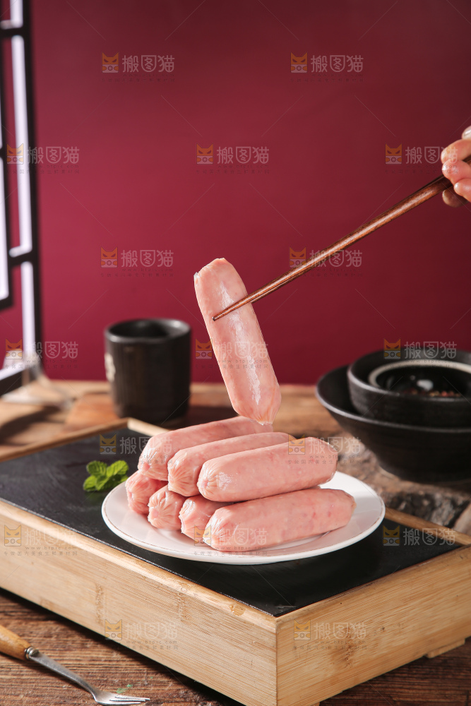 深底上的烤肠