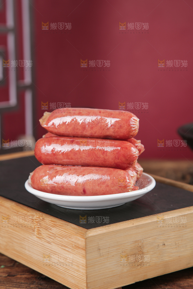 深底上的烤肠