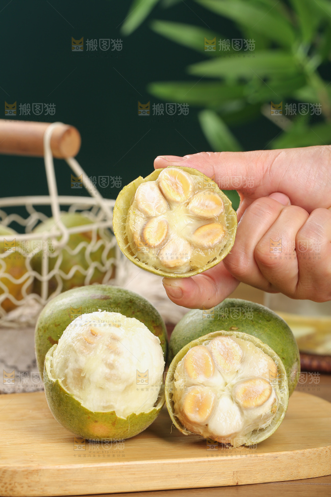 浅底上新鲜罗汉果