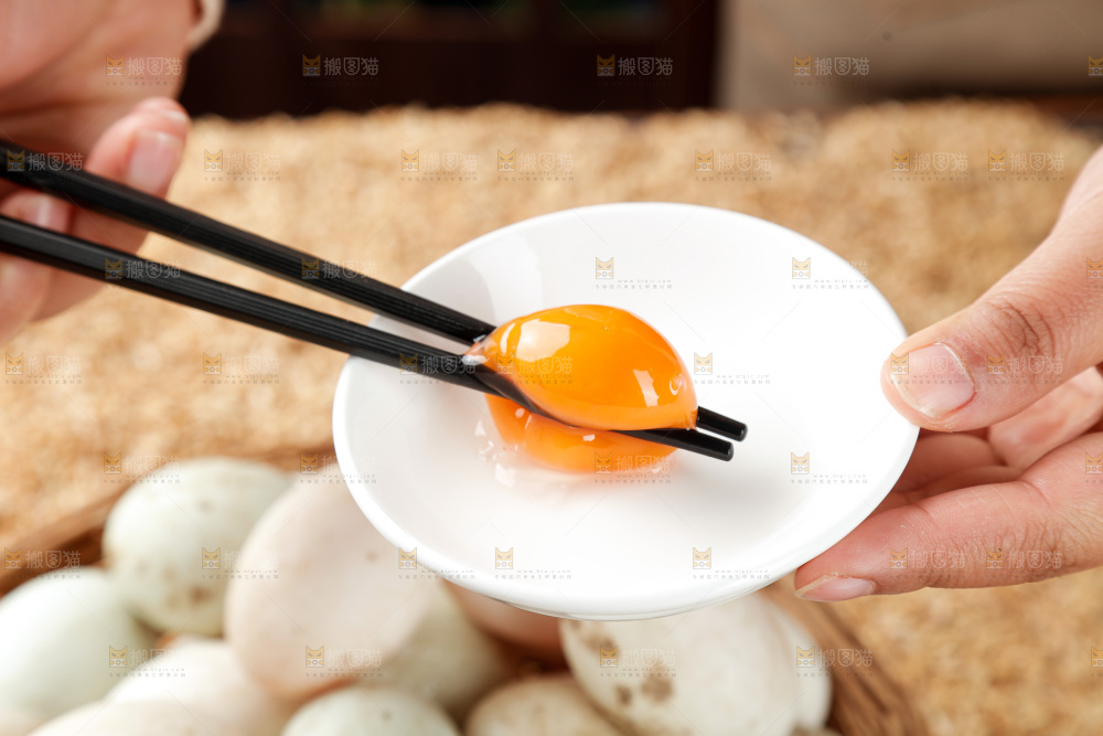 浅底上的鸭蛋