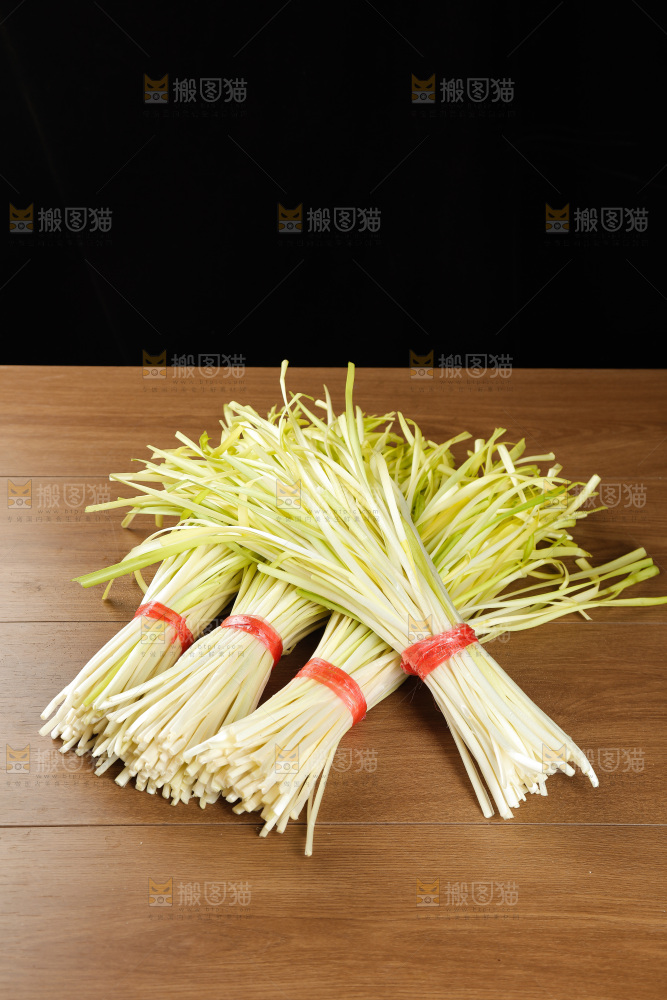 深底上的韭黄