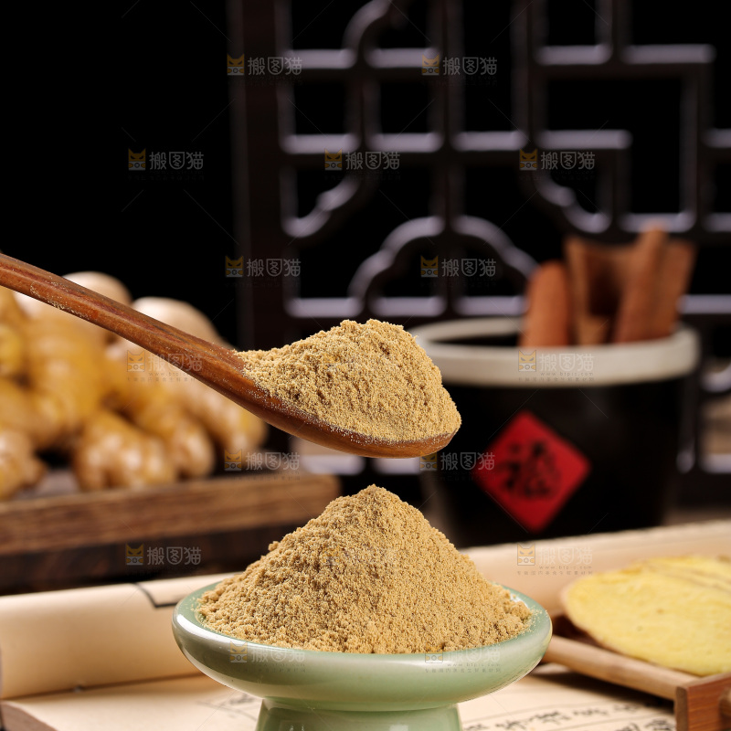 深底上的生姜粉