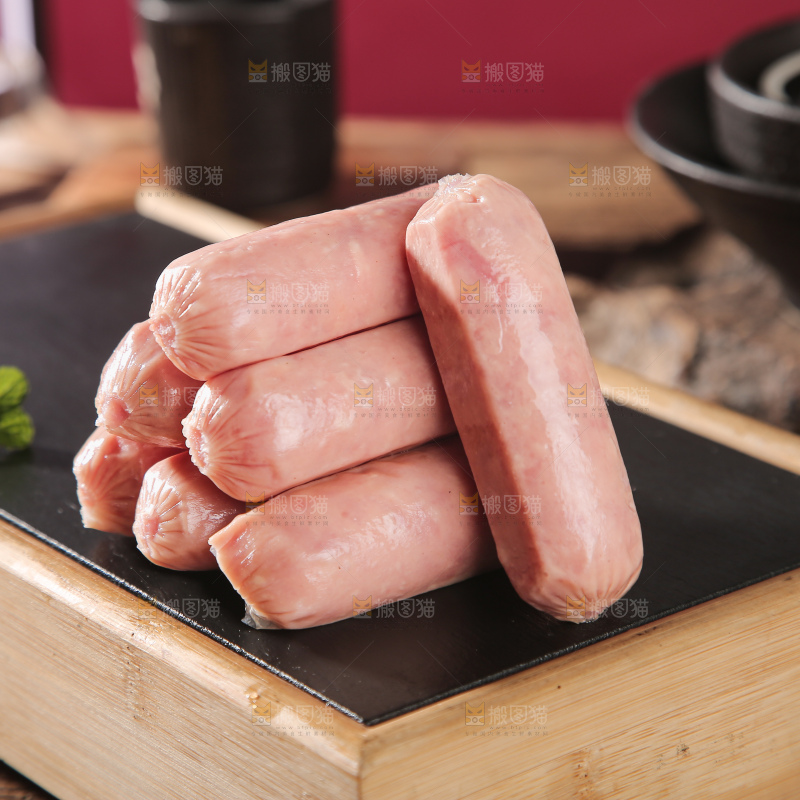 深底上的烤肠