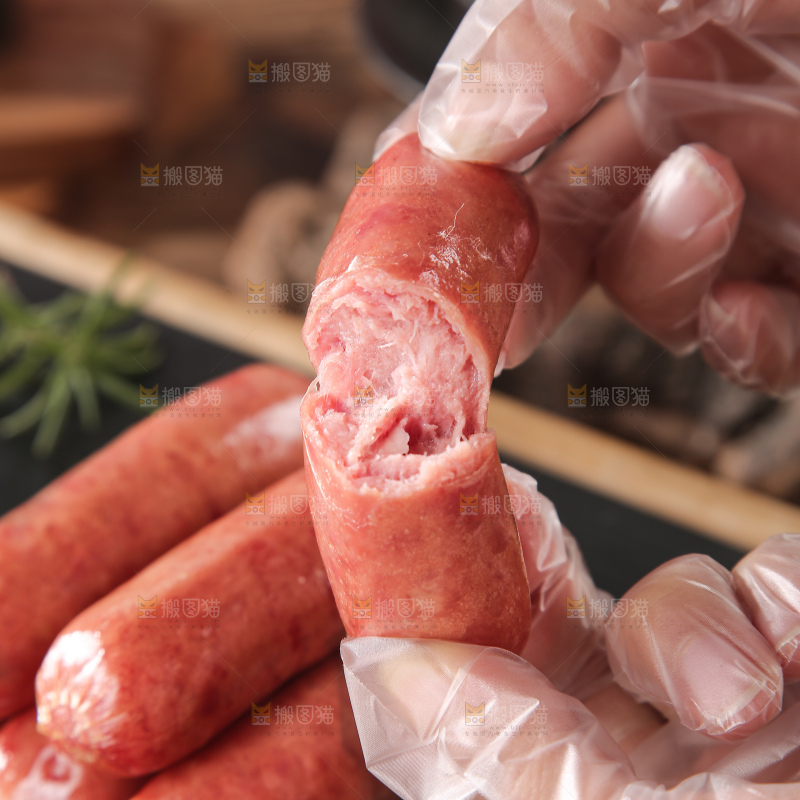 深底上的烤肠