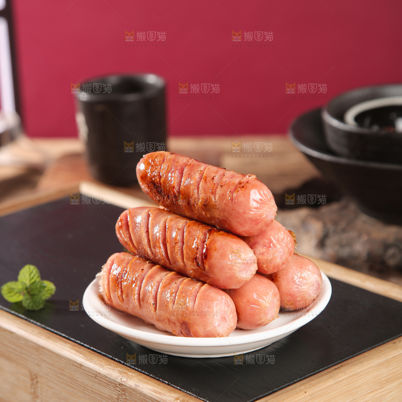 深底上的烤肠