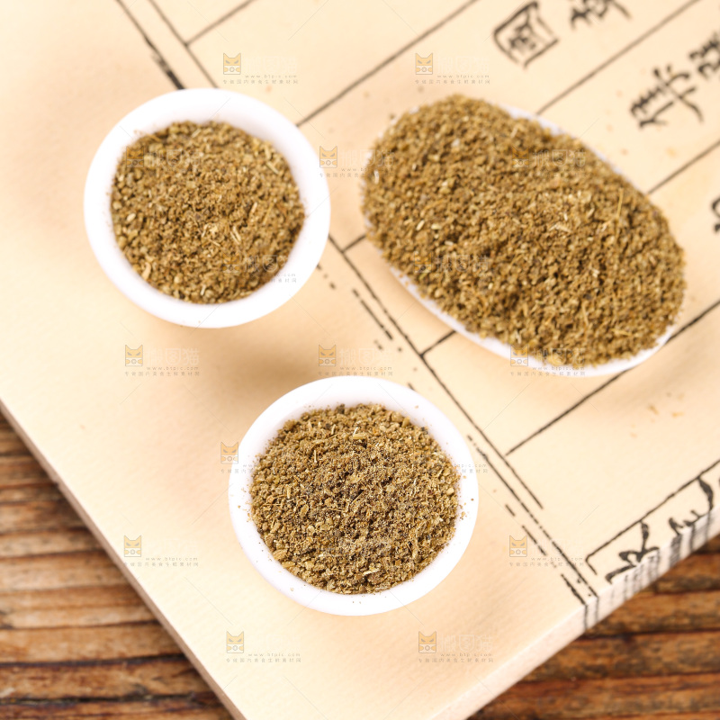 木板上的孜然粉