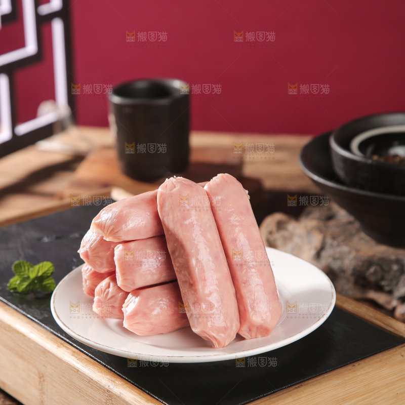 深底上的烤肠