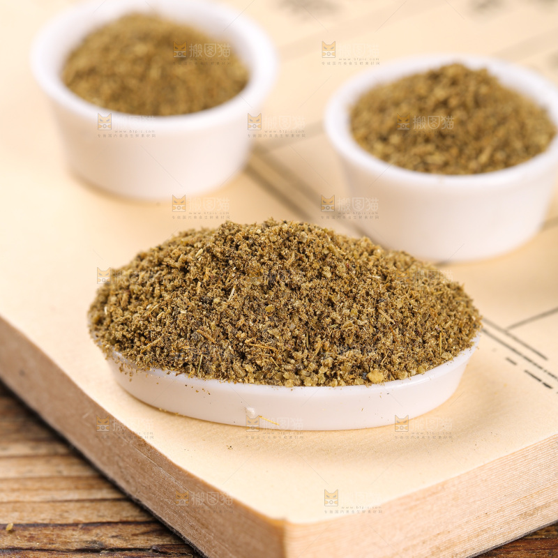 木板上的孜然粉