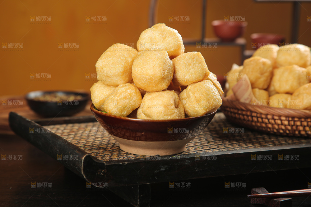 深底上的油豆泡