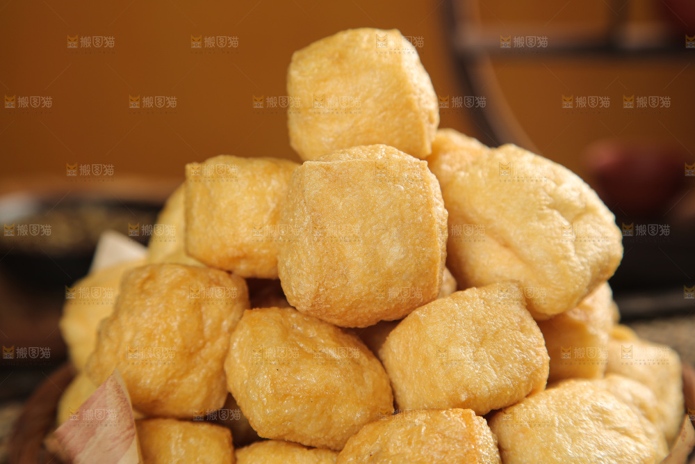 深底上的油豆泡